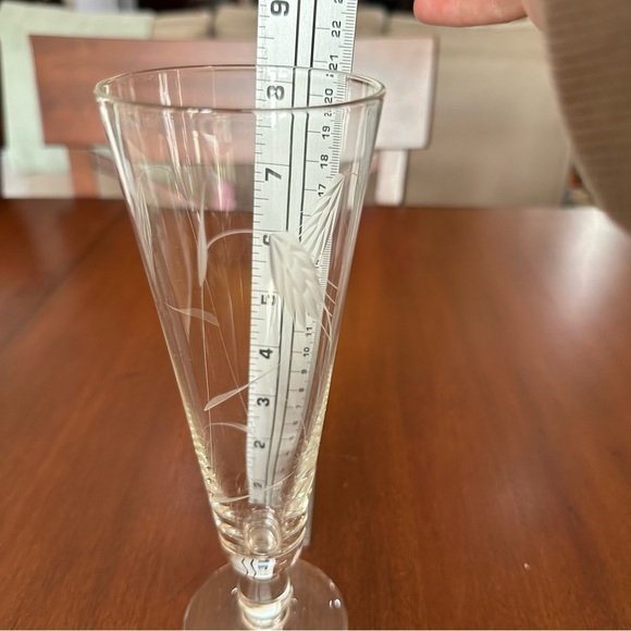 🌟3/$20🌟 One Vintage etched Pilsner fluted glass - Picture 4 of 5